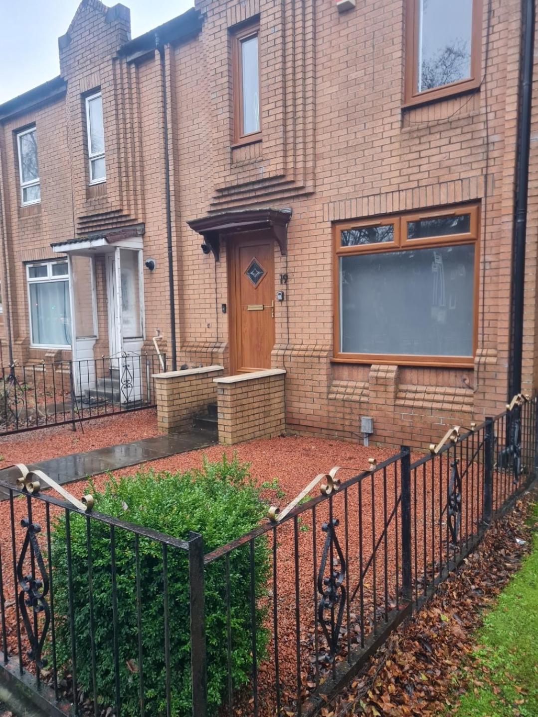 Bright 3Br Walking Distance To Town - Free Parking Apartment Glasgow Bagian luar foto