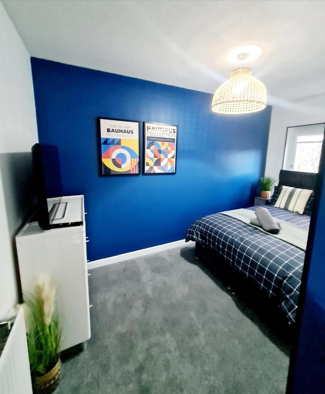 Bright 3Br Walking Distance To Town - Free Parking Apartment Glasgow Bagian luar foto