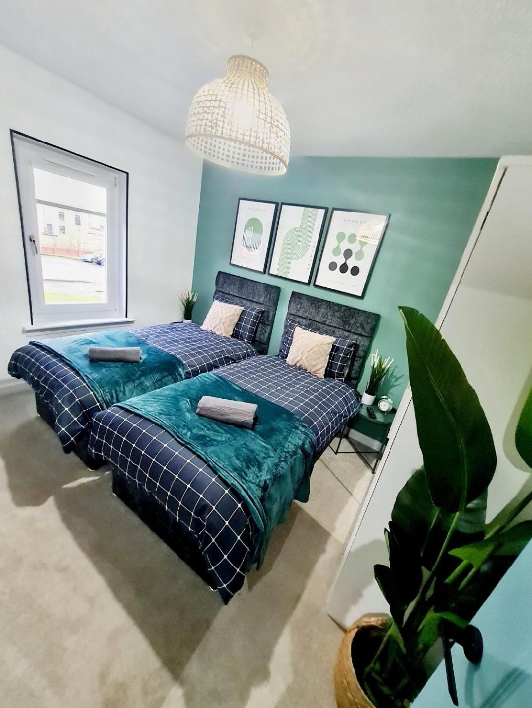 Bright 3Br Walking Distance To Town - Free Parking Apartment Glasgow Bagian luar foto
