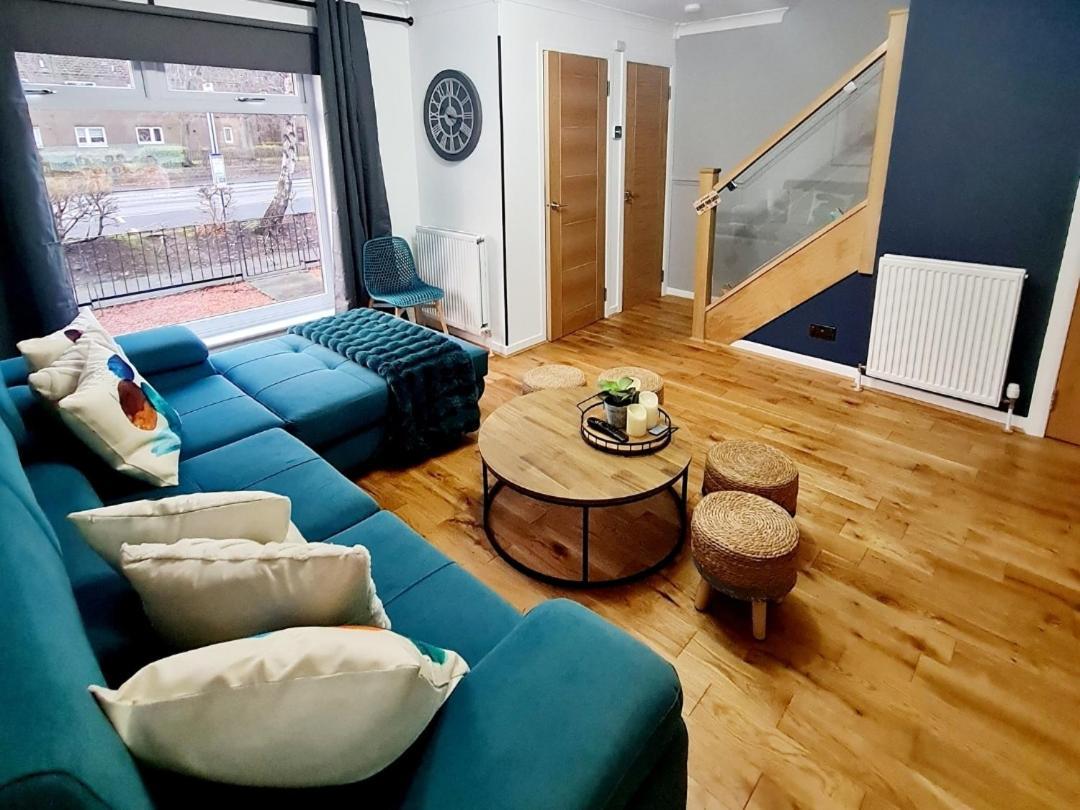 Bright 3Br Walking Distance To Town - Free Parking Apartment Glasgow Bagian luar foto